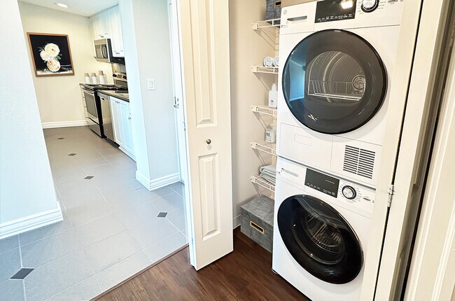 Building Photo - 555 S Old Woodward Ave