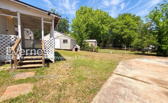 Building Photo - 200 Woodward Dr