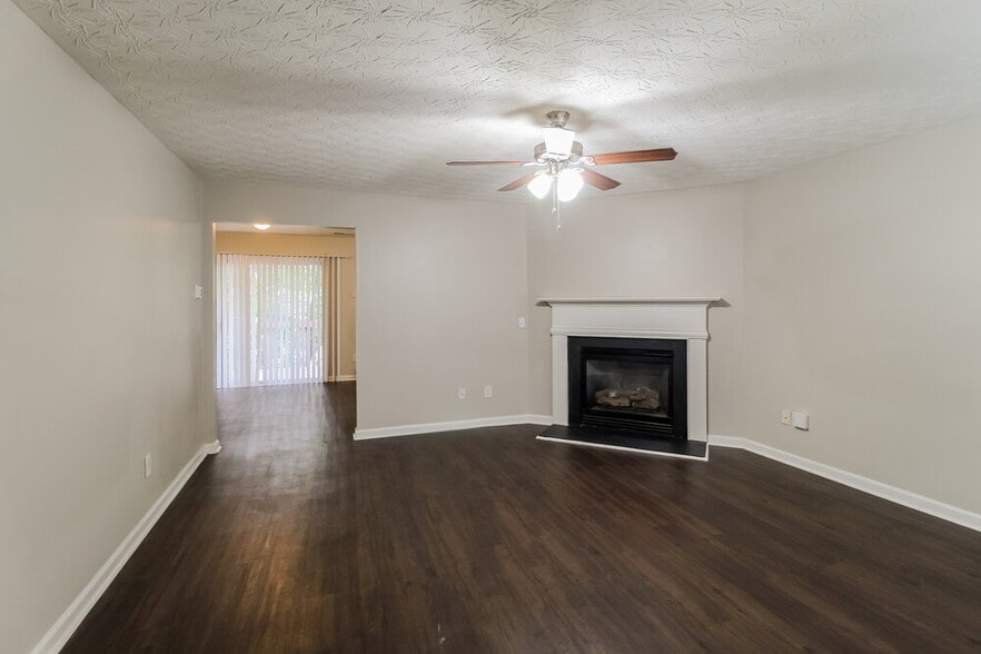 Building Photo - 451 Springbottom Ct SE