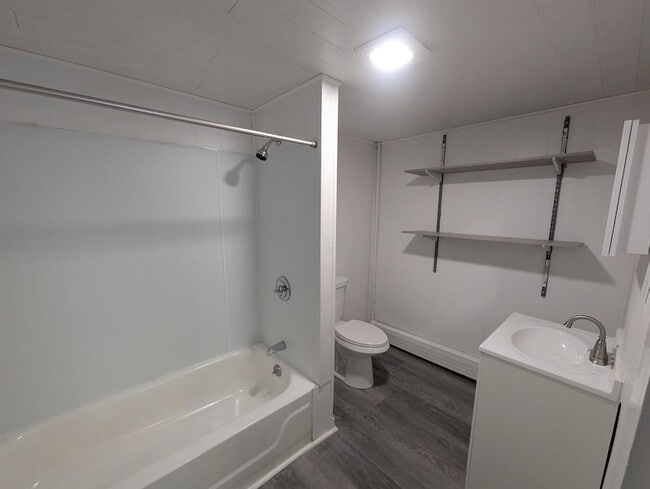 Building Photo - 13-15 Walnut Street Unit 2