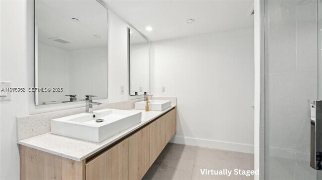 Building Photo - 13800 Highland Dr