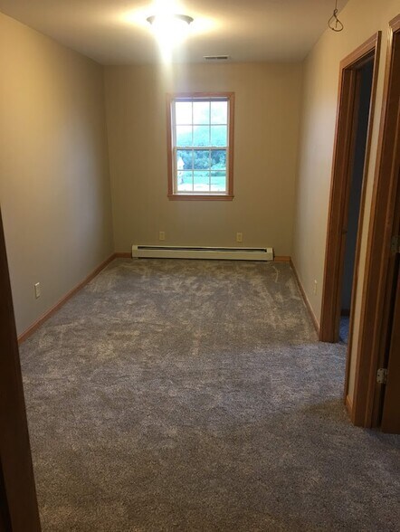 Building Photo - 411 Darlene Dr