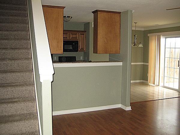 Building Photo - 824 Oakwood Ct