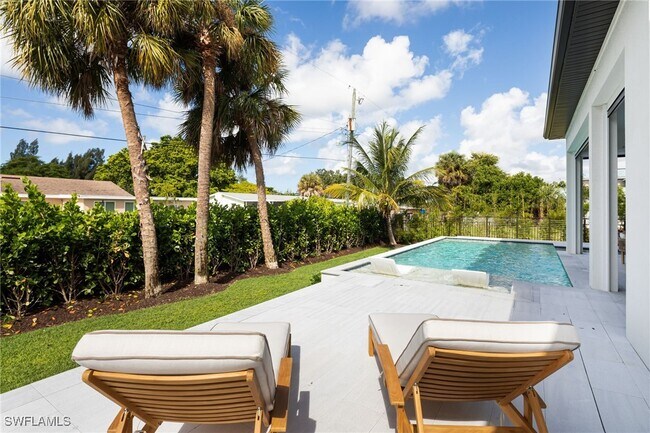 Building Photo - 1257 11th Ct N