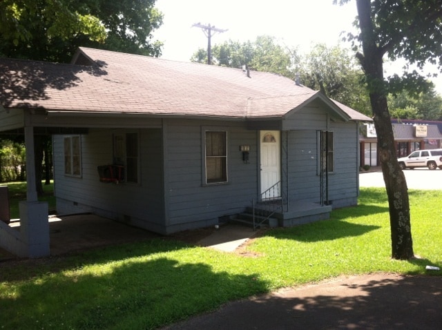 Building Photo - 813 S Rogers St