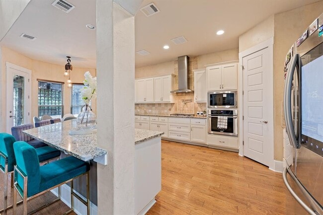 Building Photo - 701 San Marco Trl