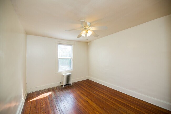 Building Photo - 2026/2027 JHU Off-Campus 5bd/2ba Rowhome w...