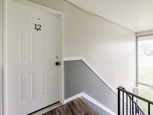 Building Photo - 1490 Nancywood Dr