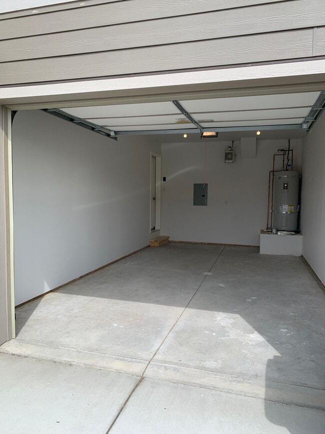 Building Photo - Andesite