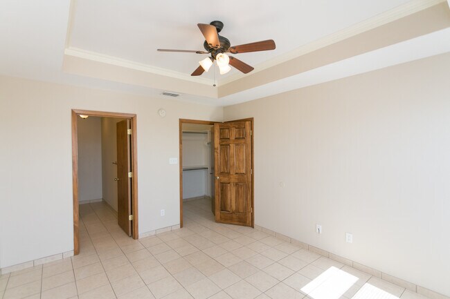 Building Photo - 16111 Rolling Meadows Dr