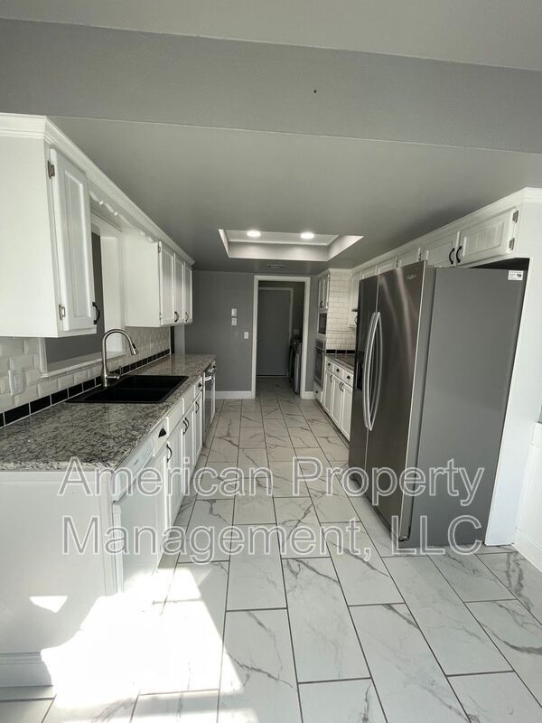 Building Photo - 7050 E 71st Ct