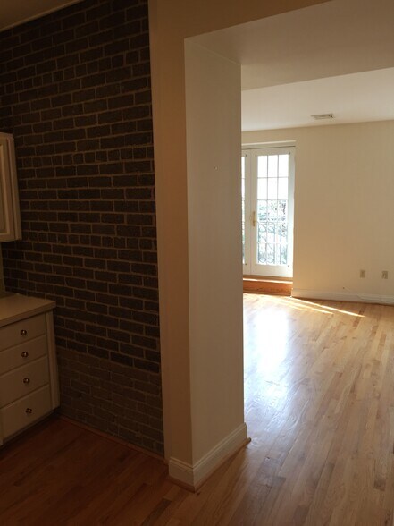 Building Photo - 16 W Abington Ave