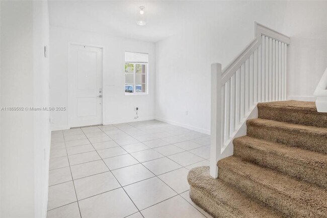 Building Photo - 3 bedroom in Miami Gardens FL 33169