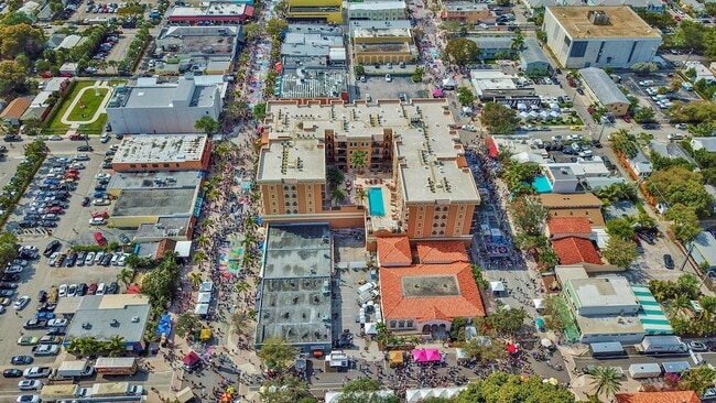 Building Photo - 511 Lucerne Ave