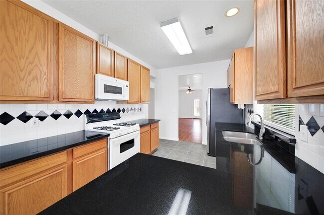 Building Photo - 2922 Green Valley Trail Dr