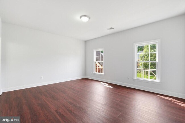 Building Photo - 5285 Meadow Estates Dr