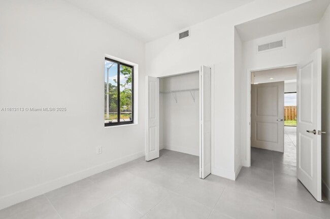Building Photo - 1280 N Flagler Ave