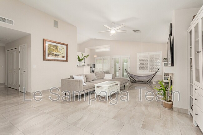 Building Photo - 1448 N Saddle St