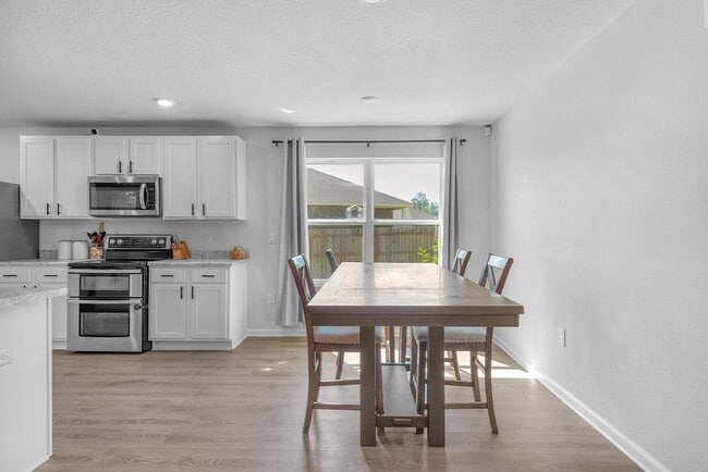 Building Photo - 6537 Torrey Pnes Trce