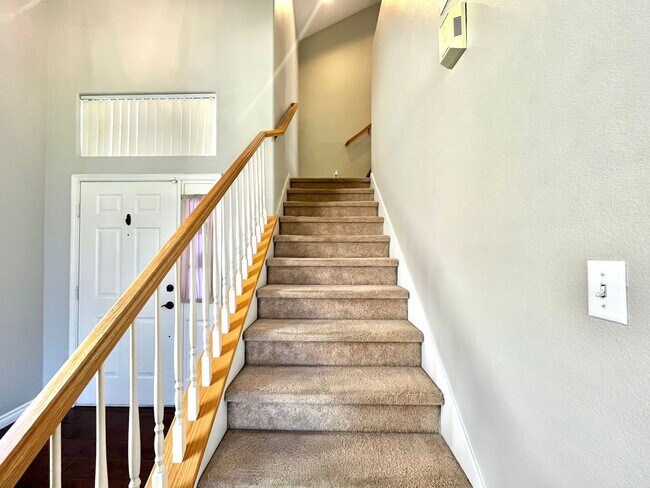 Building Photo - **$800 OFF MOVE IN BY 12/26/25**Spacious 3 Bedroom, 2.5 Bath Home with No HOA and Modern Finishes