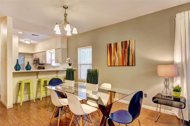 Building Photo - 2208 Trailside Dr