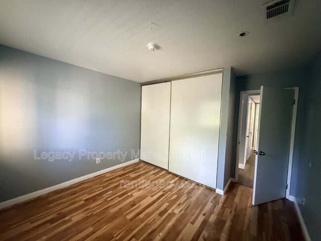 Building Photo - 1019 Dornajo Way