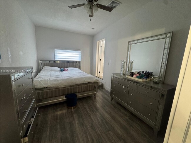 Building Photo - 427 NW 19th Ave