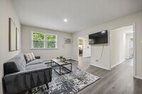 Building Photo - 916 Wharton Dr