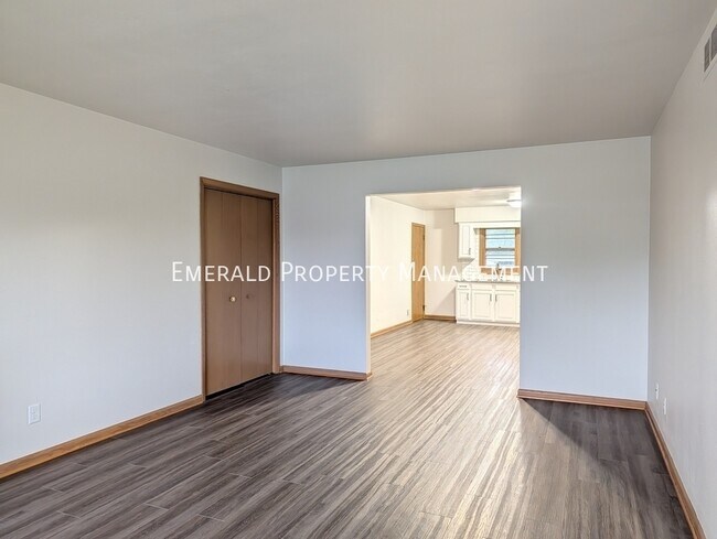 Building Photo - 562 N Mulford Rd