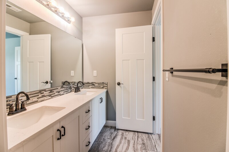 Building Photo - 663 S 83rd Ave