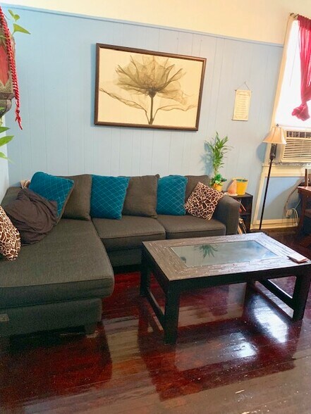 Building Photo - 1820 Dante St