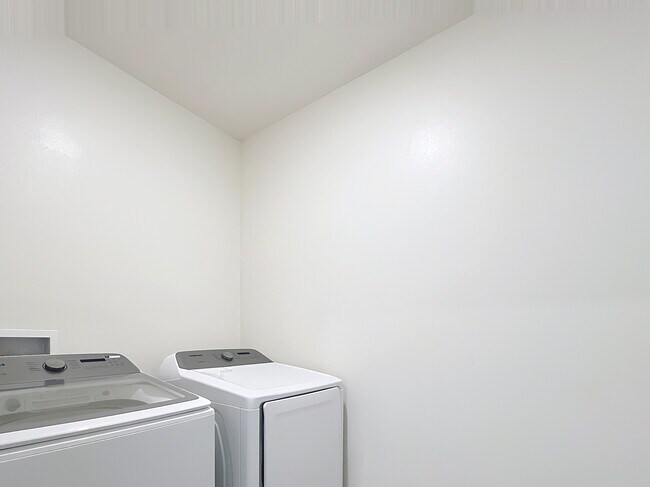 Building Photo - 870 Remington Green Dr SE