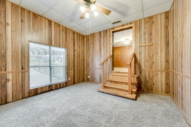 Building Photo - 223 E Kingsbridge Dr