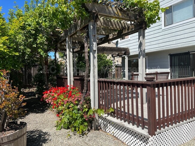 Building Photo - 293 Saybrook Way