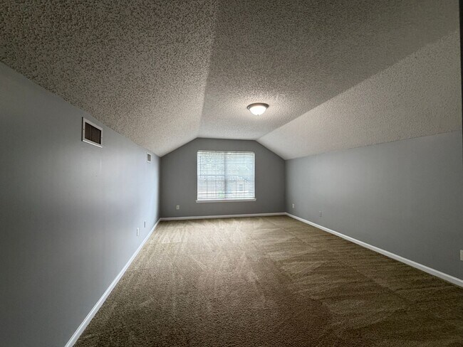 Building Photo - 3041 Southhall Ct