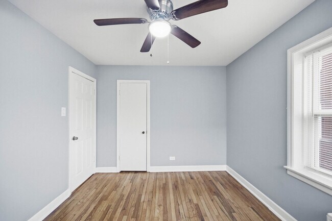 Building Photo - 7524 N Ridge Blvd