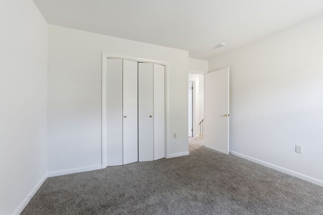 Building Photo - Charming 3 BR/2.5 BA Single-Family Home in...