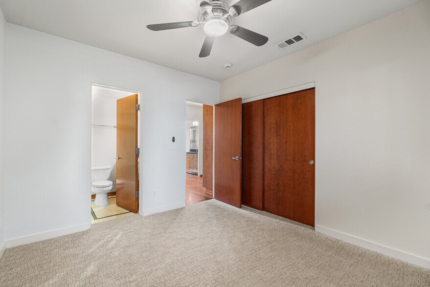 Downstairs Bedroom 1 with private bathroom - 1542 Manhattan Beach Blvd