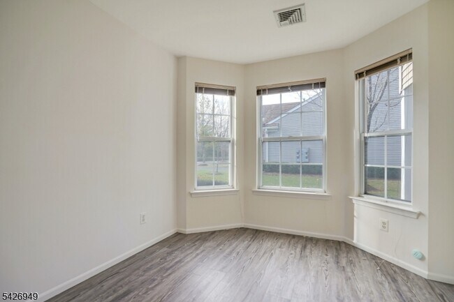 Building Photo - 16 Lagoon Way