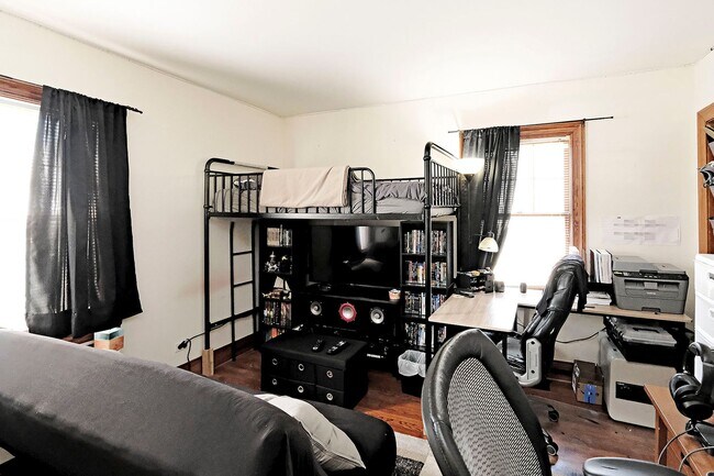 Building Photo - Spacious Fry’s Spring Home – Great Layout for Roommates