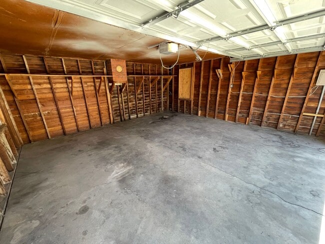 Building Photo - Available June 30th
