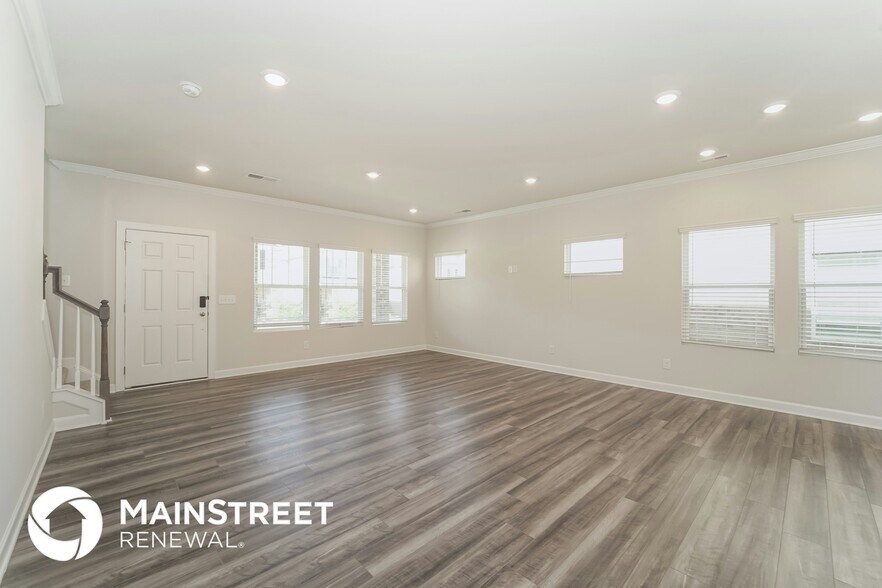 Building Photo - 3312 Lisburn St