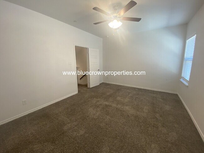 Building Photo - 2431 Klamath Dr