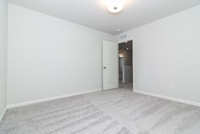 Building Photo - 104 Ashwood Ave