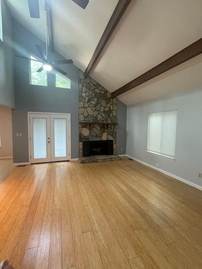 Building Photo - Modern Open Floor Plan with Expansive Grea...