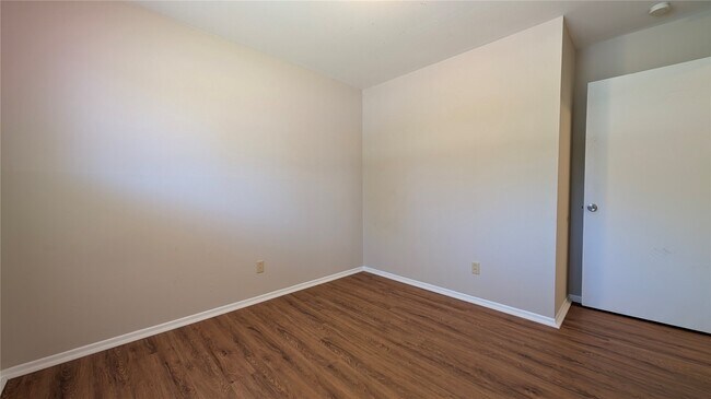 Building Photo - 3356 Clemens Dr