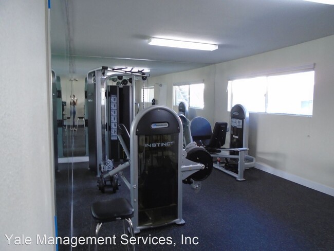 Building Photo - 18355 Collins St