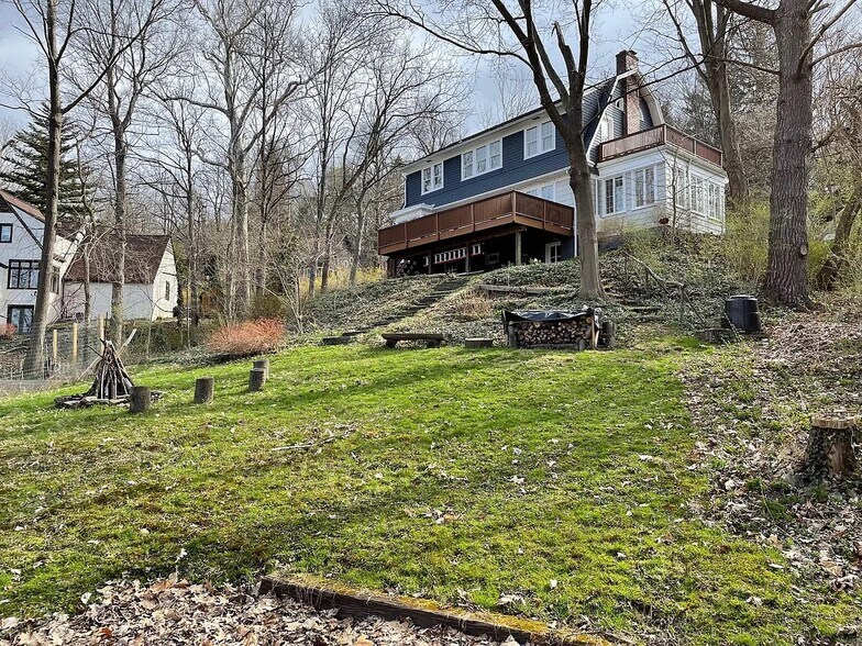 Building Photo - 24 Renwick Heights Rd