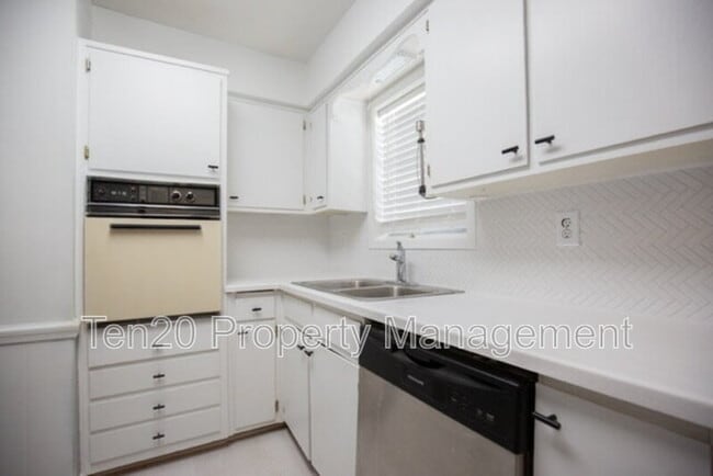 Building Photo - 5131 Trussell Ave