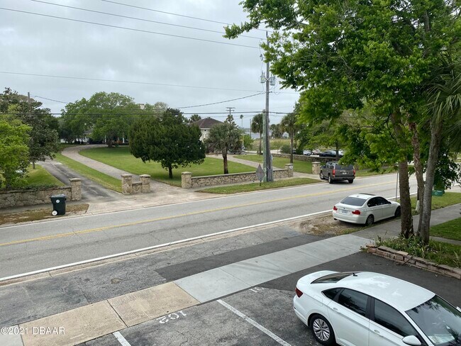 Building Photo - 732 N Halifax Ave